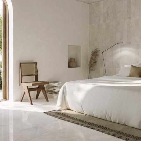 Chambre équipée du carrelage effet pierre Saine Runa