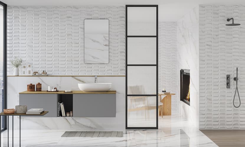 Salle de bain avec un carrelage sol imitation marbre blanc