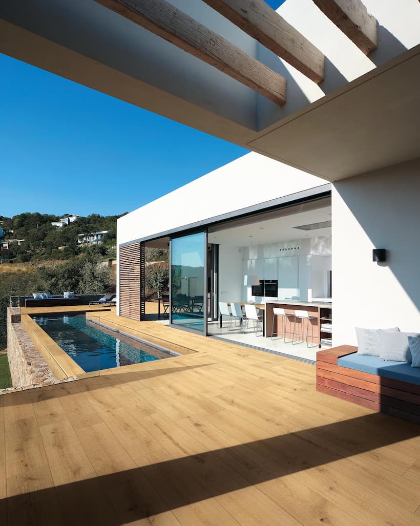Piscine carrelage imitation bois