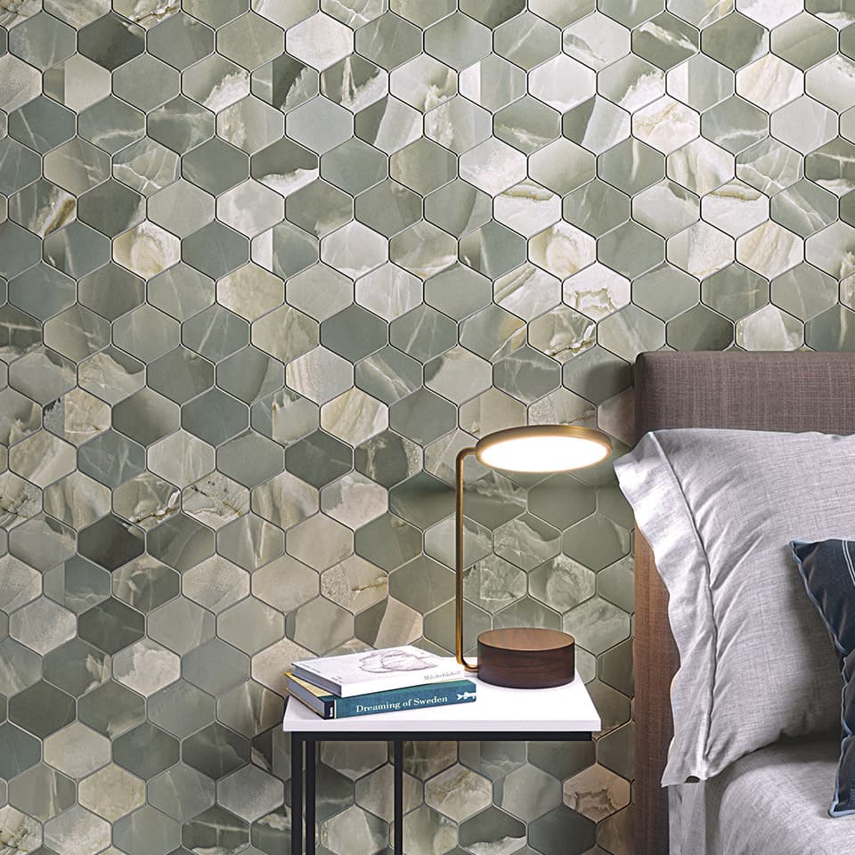Une faïence déco et plein de charme en tête de lit