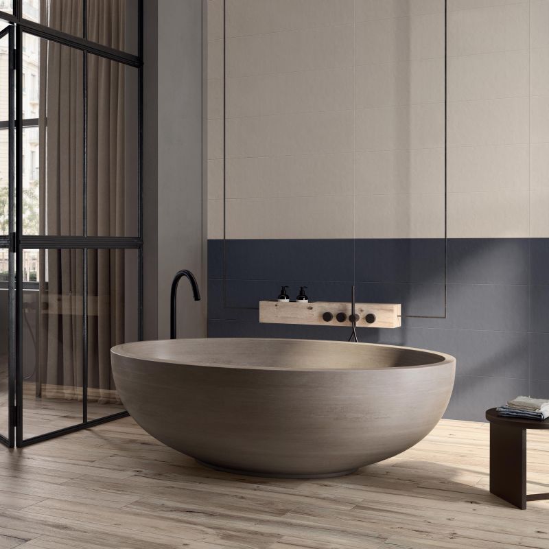 Carrelage imitation parquet et baignoire design