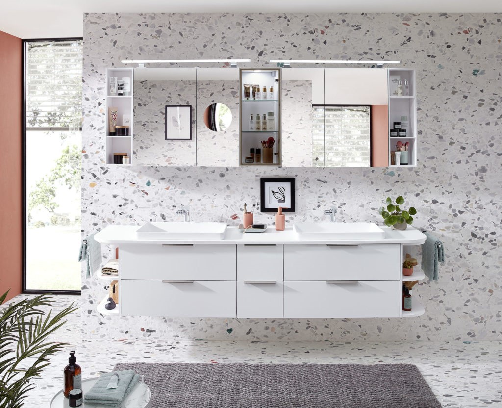 Meuble salle de bain blanc et faïence terrazzo