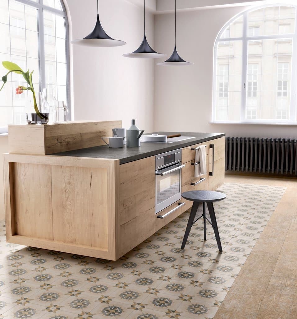 Carreaux ciment en tapis de carrelage dans une cuisine "Chic Intemporel"