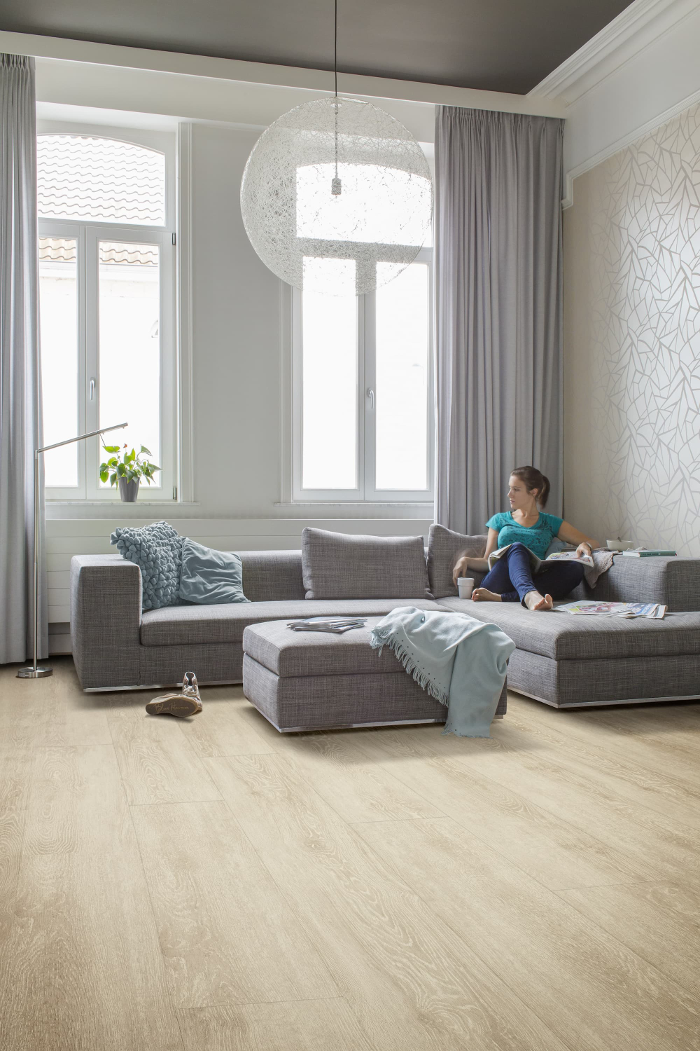 Salon-carrelage-imitation-parquet-bois-clair