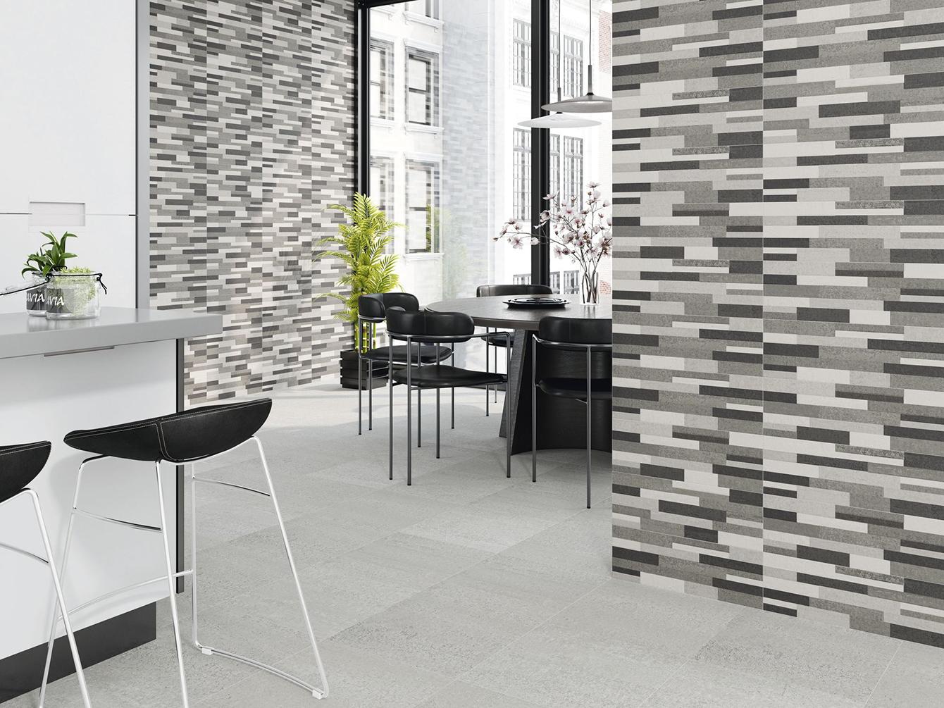 Mur en briquettes grises et mobilier noir pour cette pièce de vie