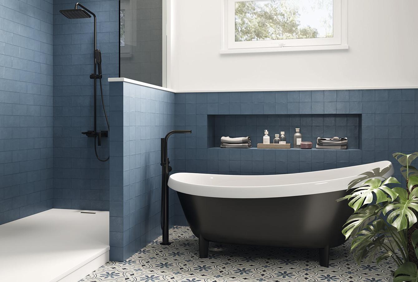 Carreaux ciment avec motifs vintage bleus pour une salle de bain Voyages Immobiles
