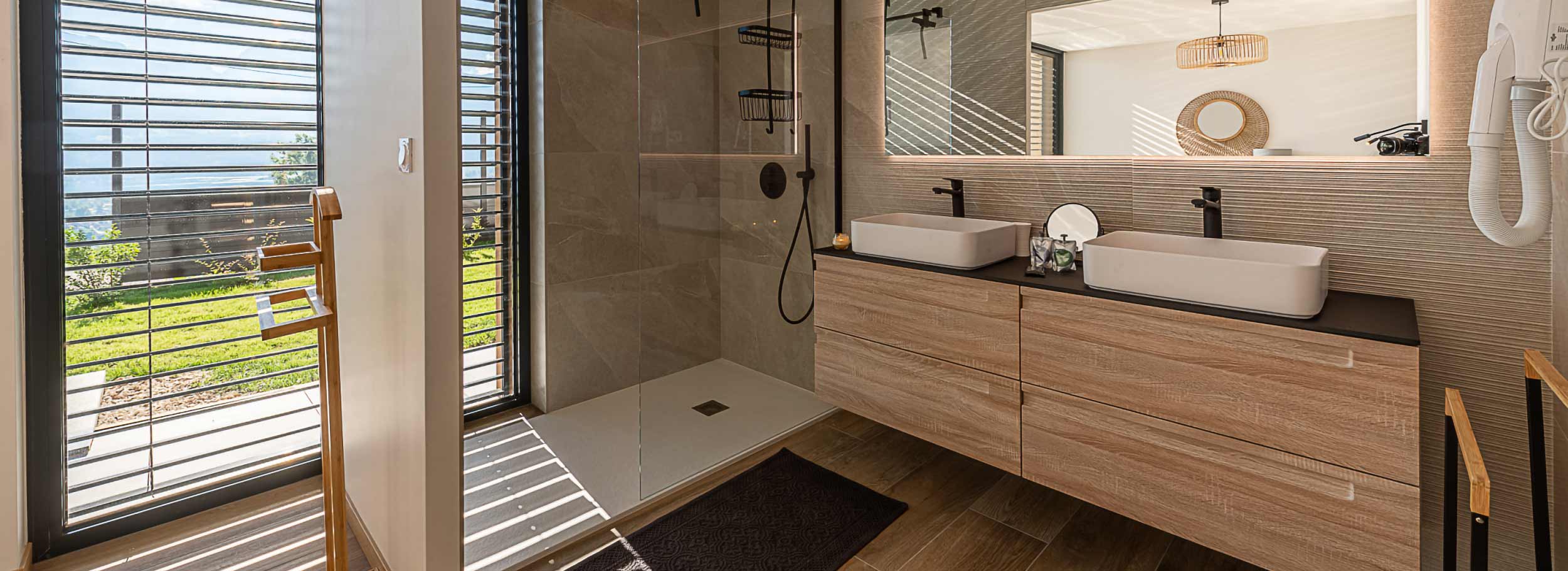 Les plus belles réalisations de nos clients pour les projets salle de bain, pièce de vie et aménagement extérieur.