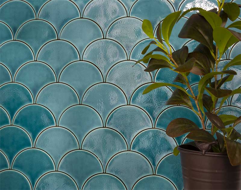 Carrelage déco murale en forme écailles de poisson coloris turquoise