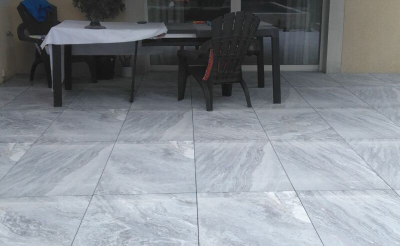 Rénovation d'une terrasse piscine familiale par AB Carrelages Aquitaine Libourne