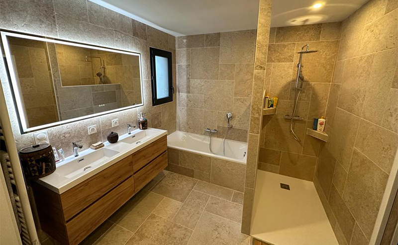 Projet de carrelage salle de bain et séjour par Carrélia à Crest