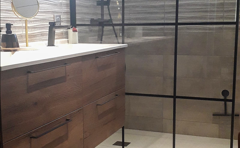 Rénovation salle de bain par le magasin salle de bain Carrélia à Davézieux