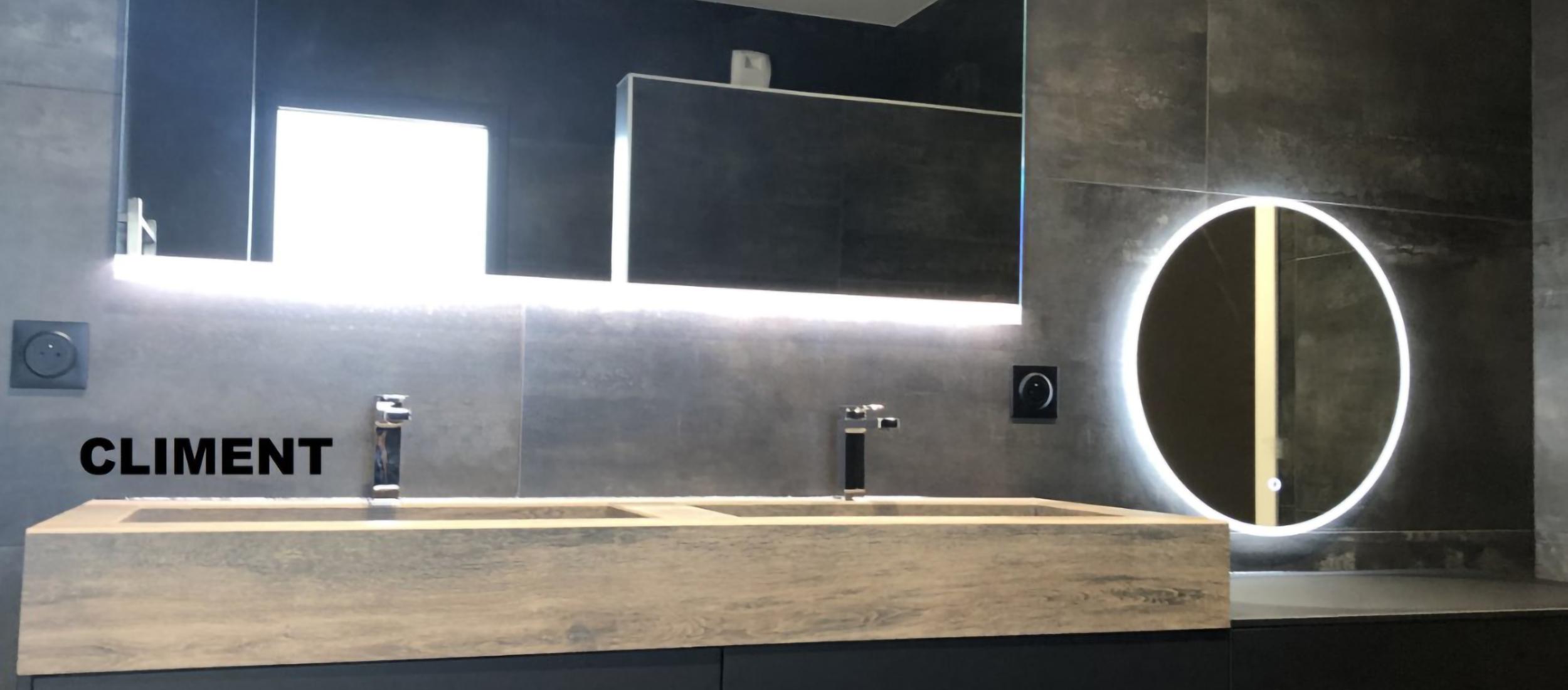Salle de bain effet béton réalisée par Climent à Besançon