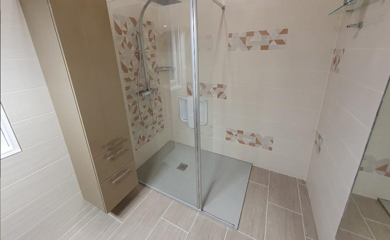 Réalisation salle de bain PMR par Carrelage et Bain Le Puy-En-Velay