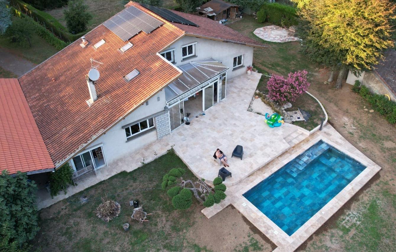 Piscine carrelée Pierre de Bali  - Bassin balinais - Tarbes Hautes Pyrénées