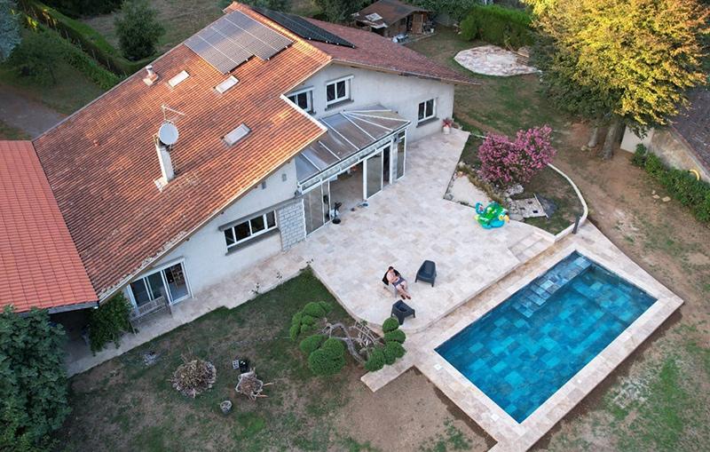 Piscine carrelée Pierre de Bali  - Bassin balinais - Tarbes Hautes Pyrénées