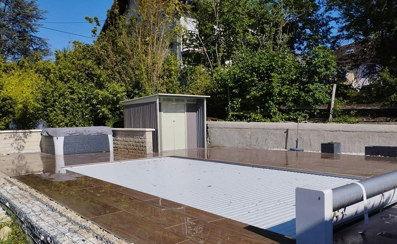 Réalisation terrasse piscine par le magasin le carrelage et bain