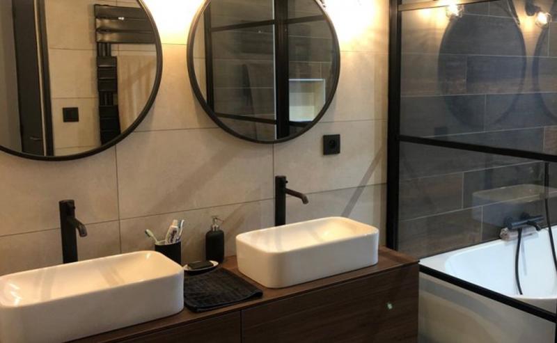 Réalisation d'une salle de bain style atelier par le magasin Vilvert Carrelage à Veauche